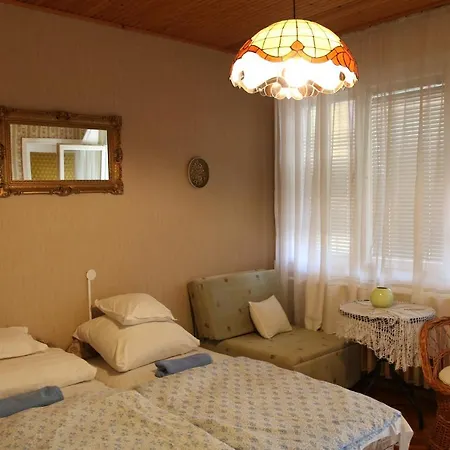 Hajnalka Apartmanhaz *