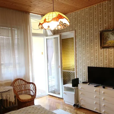 Hajnalka Apartmanhaz Gyula