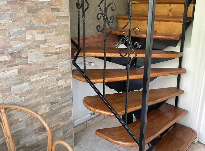 Hajnalka Apartmanhaz 귤러