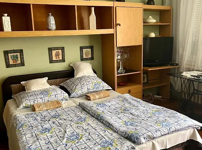 아파트 Hajnalka Apartmanhaz *
