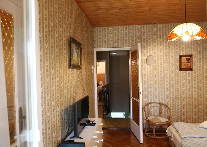 Hajnalka Apartmanhaz 아파트 귤러