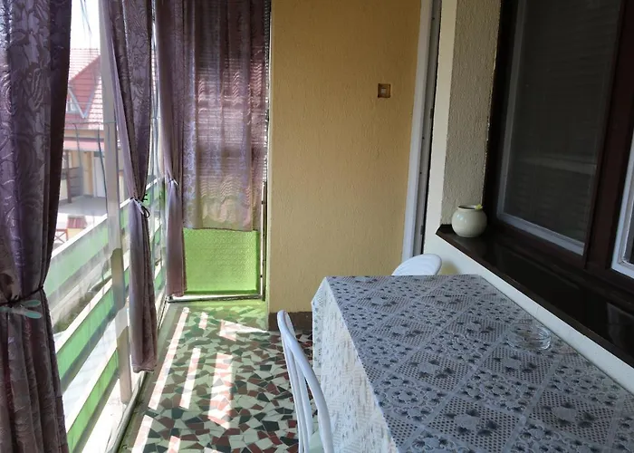 Hajnalka Apartmanhaz 귤러